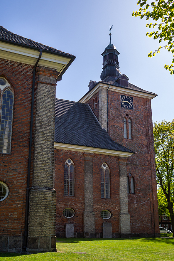 Der Turm der Christkirche am Paradeplatz