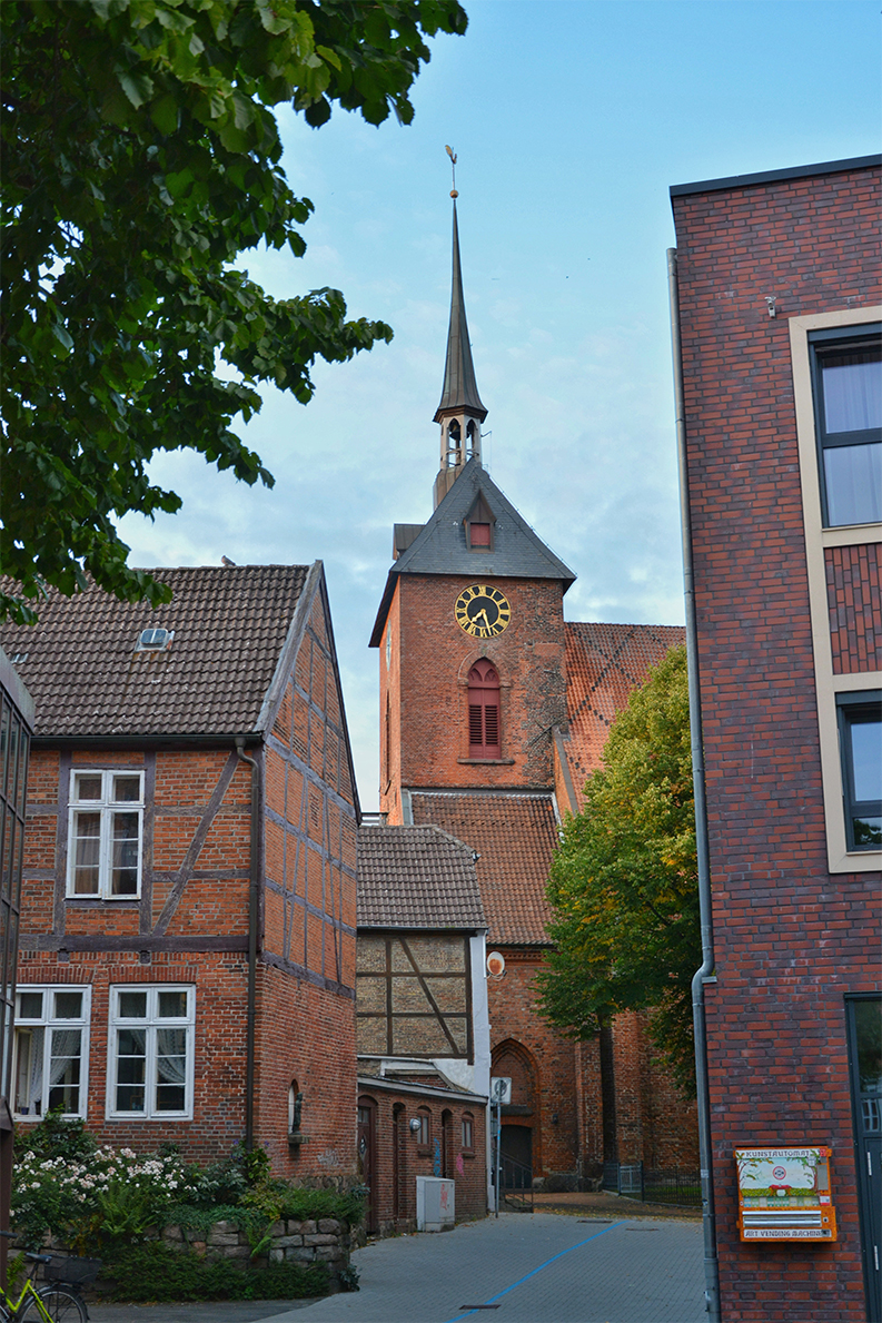 Blick vom Altstädter Markt auf den Turm der Marienkirche